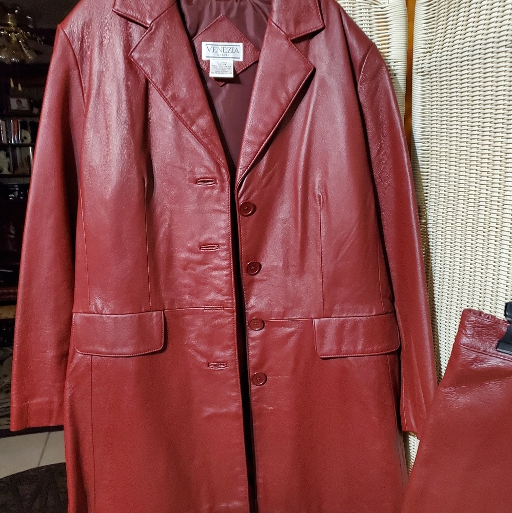 Suit - Picture 3 of 3
